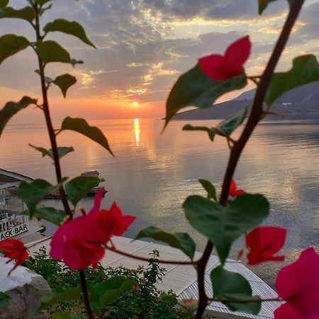 Ilidi Rock Aparthotel Livadia  Bagian luar foto